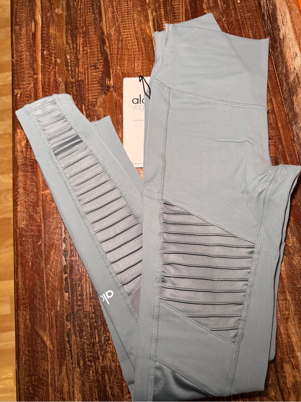 ALO Yoga High-Waist Moto Leggings in Moss Olive